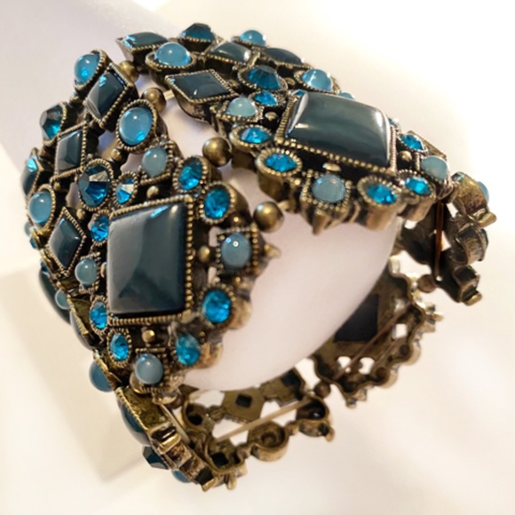 CHICO'S Cuff Bracelet 🦋 - Picture 3 of 3